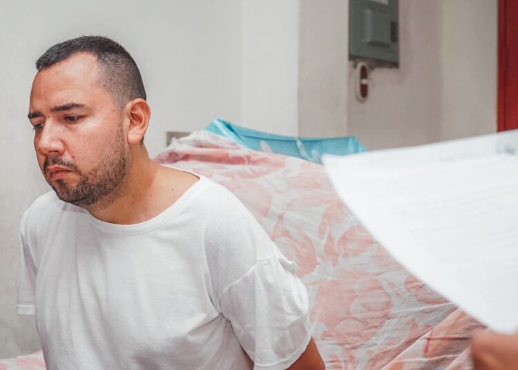 Cae red de estafadores virtuales que usaba Facebook y WhatsApp para lavar dinero y ofrecer falsos empleos