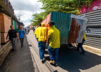 Nuevo mercado de Santa Ana avanza con apoyo a comerciantes reubicados en espacio temporal