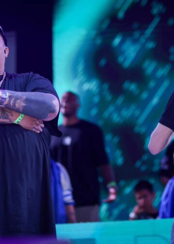 Raperos hispanos celebran la cultura Hip Hop en un «cypher» en el Centro Histórico de San Salvador