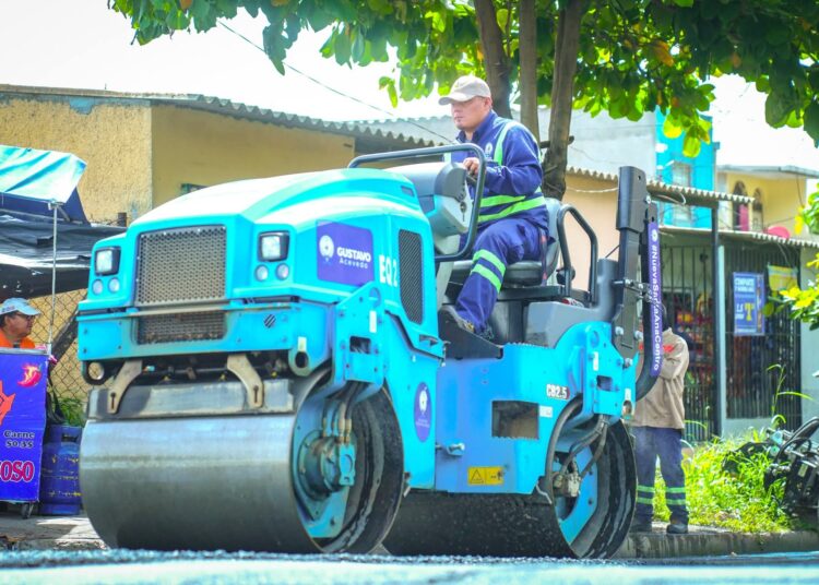 Alcaldía de Santa Ana Centro entrega nuevas calles en Colonia La Contexa