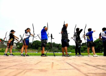 ¡Estrellas del arco mundial brillan en Ciudad Merliot! Campamento Internacional de Élite