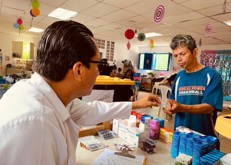 Brigada médica gratuita lleva atención y prevención a Tutunichapa 4