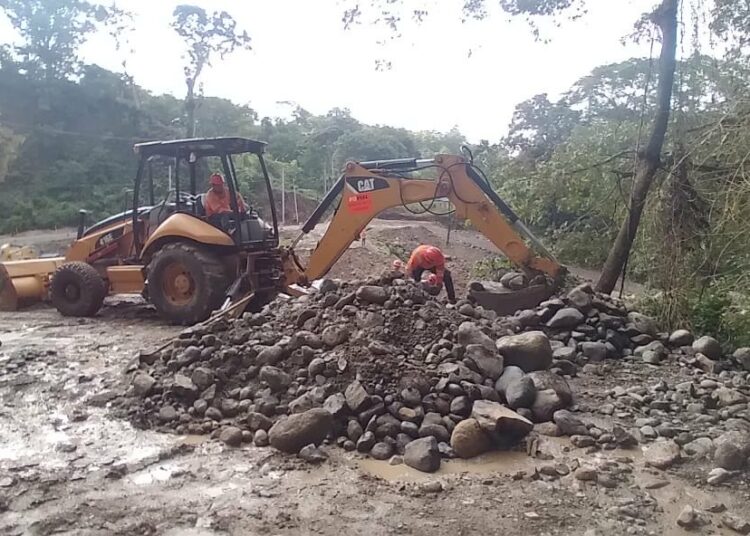 Construcción del nuevo puente sobre el río Guastena avanza con trabajos de pilotes y accesos en Chalatenango