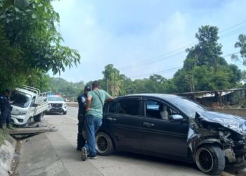 Accidente en carretera al Puerto de La Libertad deja a un menor lesionado