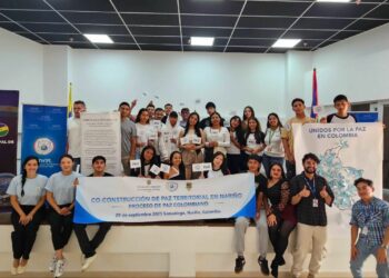 Taller de educación para la paz reúne a la comunidad y excombatientes en Colombia
