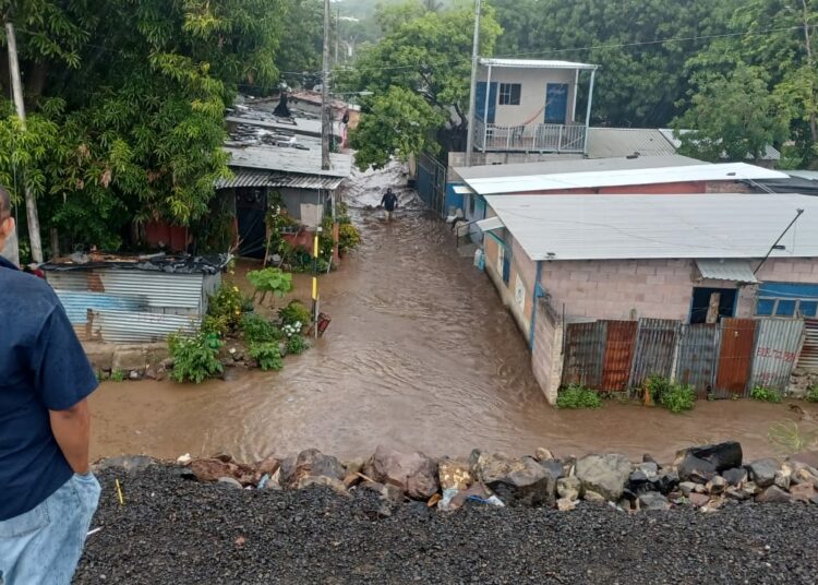 Medio Ambiente reporta el desbordamiento del río Chilama en La Libertad