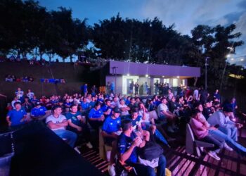 Aficionados podrán disfrutar el partido de El Salvador ante Panamá en cines al aire libre