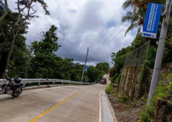 Gobierno inaugura nueva vía que beneficiará a comunidades de Chiltiupán, La Libertad