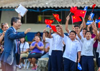 El embajador de China visita Joya Grande
