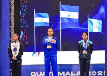 July Mendoza gana su tercera medalla de oro en levantamiento de pesas en los Juegos Centroamericanos