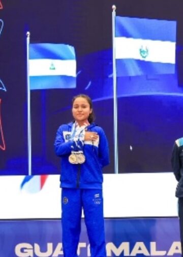 July Mendoza gana su tercera medalla de oro en levantamiento de pesas en los Juegos Centroamericanos