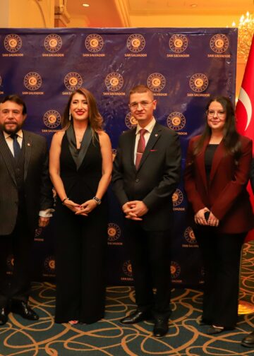 El Vicepresidente Félix Ulloa reafirma la alianza estratégica entre El Salvador y Türkiye durante conmemoración del Día Nacional de la República turca