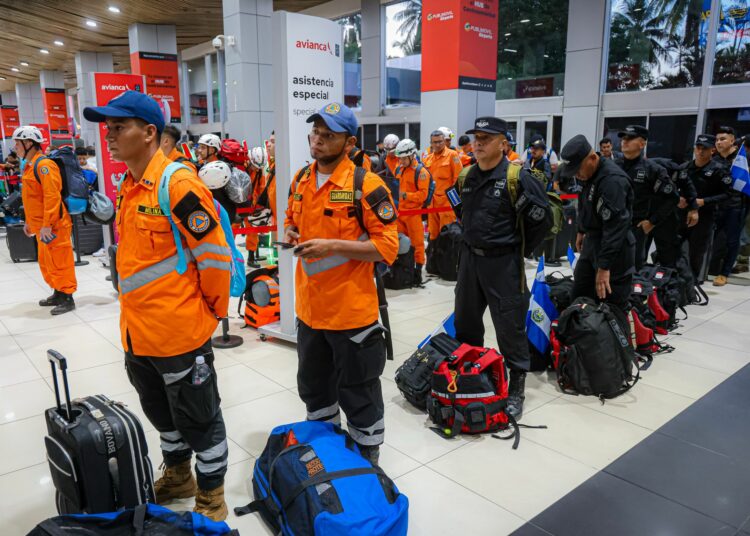 300 rescatistas salvadoreños y 50 toneladas de ayuda viajan a jamaica como parte de la ayuda humanitaria anunciada por el Presidente Bukele