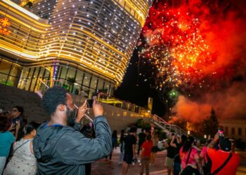 Show de luces y actividades culturales destacan en el Centro Histórico de San Salvador