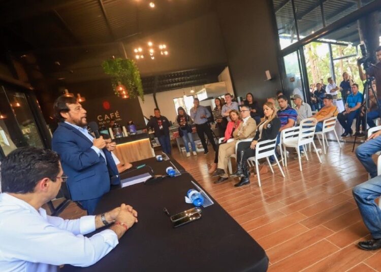 Vicepresidente Ulloa participa en inauguración de nuevo espacio para consumir café salvadoreño