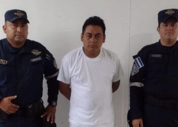 Capturan a sujeto denunciado por conducir erráticamente en la carretera