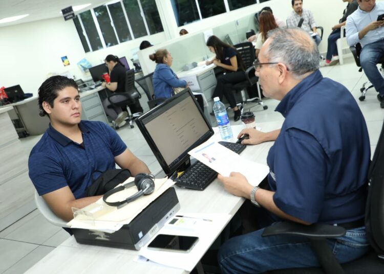 Programa “Lunes de Empleo” continúa llevando oportunidades laborales a salvadoreños