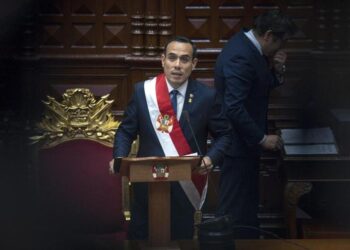 Presidente interino de Perú solicita “poderes especiales” para reprimir protestas