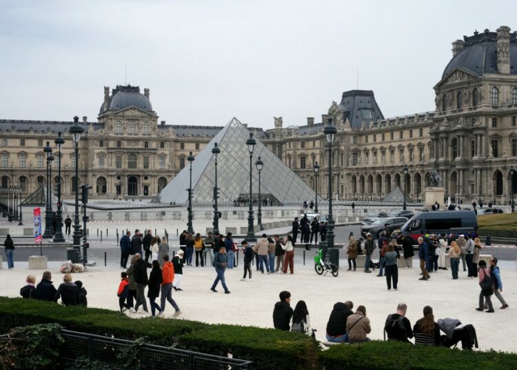 Museo de Lourve sufre espectacular robo