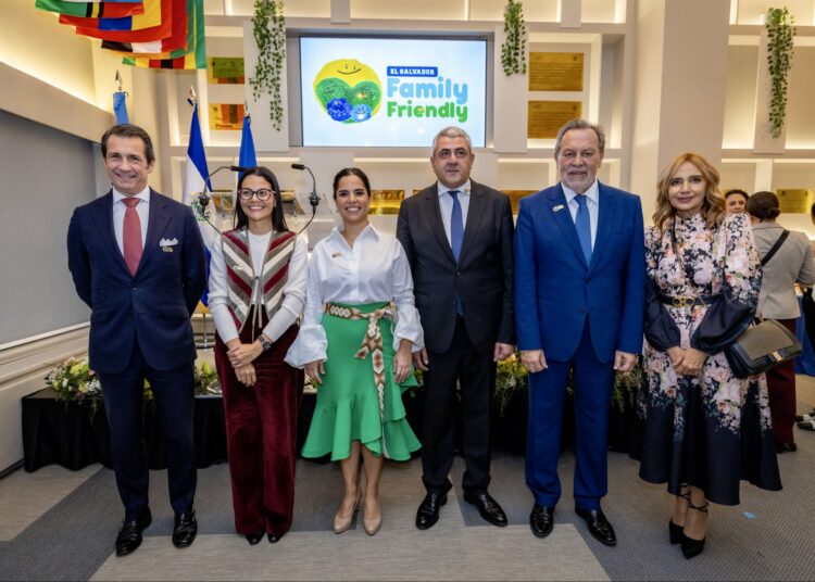 El Salvador se convierte en el primer país Family Friendly del mundo