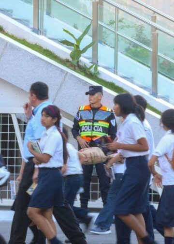 Seguridad reforzada en el Centro Histórico de San Salvador tras entrega adelantada de aguinaldo