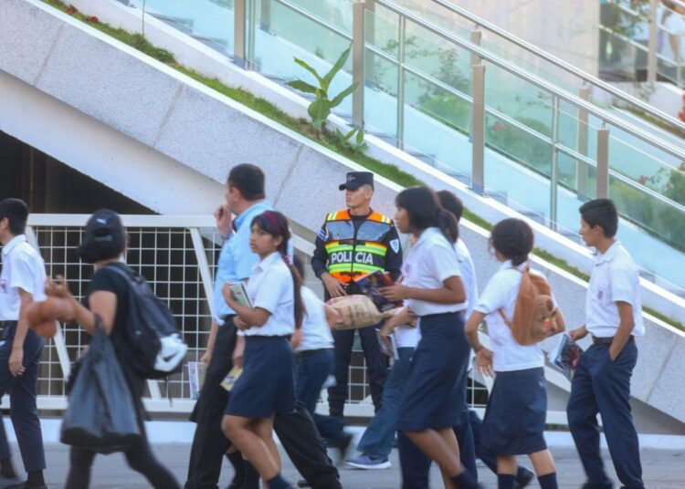 Seguridad reforzada en el Centro Histórico de San Salvador tras entrega adelantada de aguinaldo
