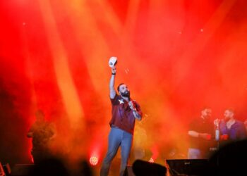 Carín León conquista el “Mágico” González con inolvidable concierto