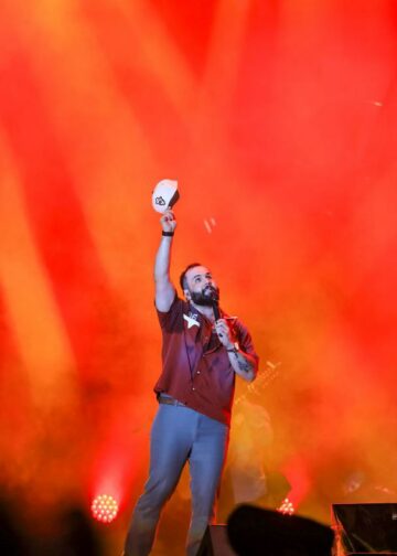Carín León conquista el “Mágico” González con inolvidable concierto