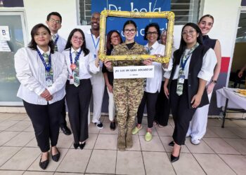 Ministra Karla Trigueros participa en exposición estudiantil de robótica