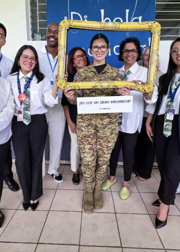 Ministra Karla Trigueros participa en exposición estudiantil de robótica