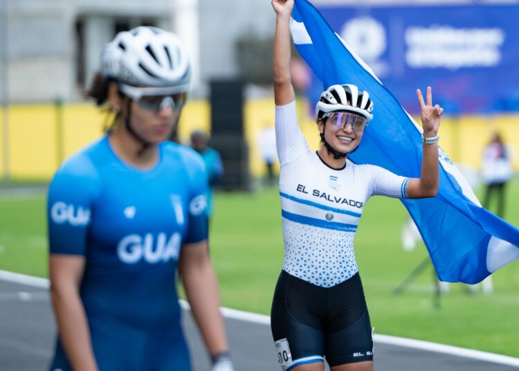 Ivonne Nóchez domina el patinaje centroamericano con dos preseas doradas para El Salvador