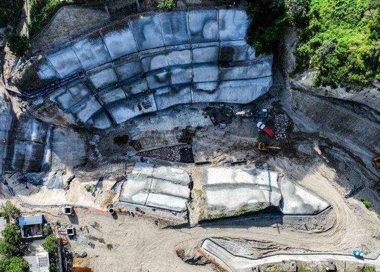 Supervisan obras de mitigación en quebrada de Soyapango