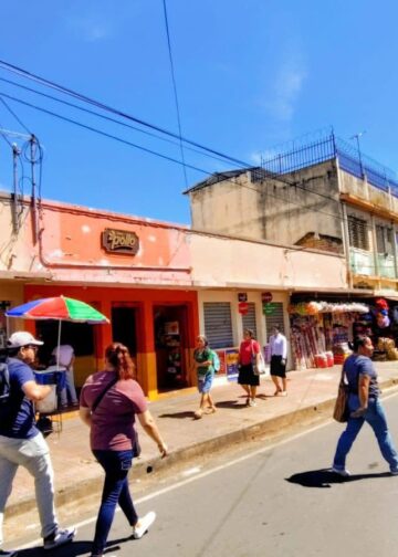 Alcaldía de Santa Ana Centro recupera calles y aceras del municipio