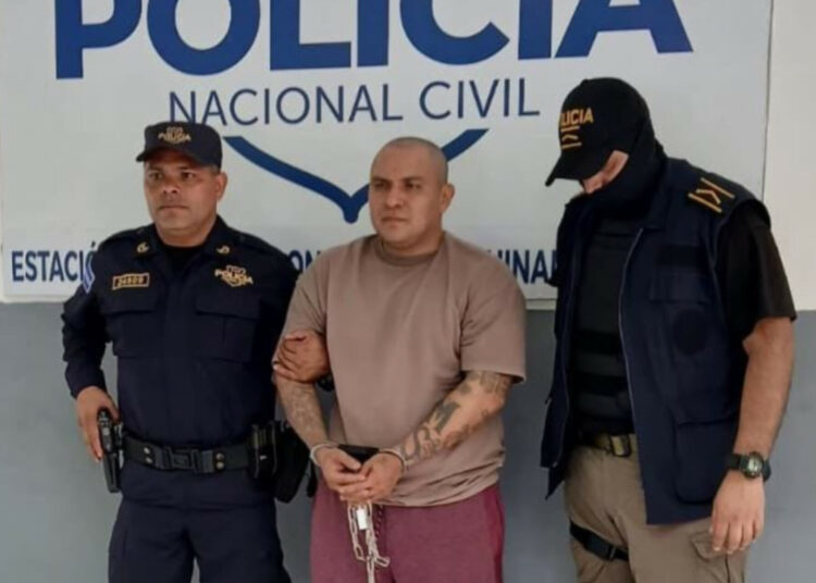 Pandillero es entregado a las autoridades salvadoreñas tras ser capturado en Guatemala