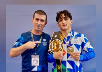 Salvadoreño conquista la medalla de oro en Copa Sudamericana de Luchas
