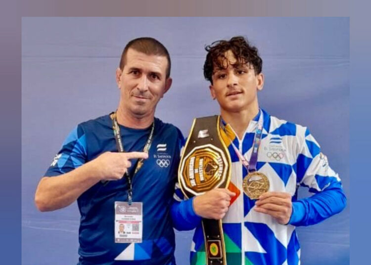 Salvadoreño conquista la medalla de oro en Copa Sudamericana de Luchas