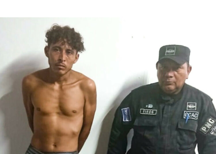 Hombre detenido en Tecoluca tras agredir a su pareja y amenazar a sus padres con un machete