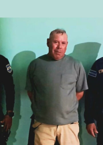 Hombre es detenido tras realizar disparos en estado de ebriedad y dañar vehículos