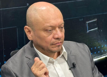 Marvin Aguilar tilda a salvadoreños de “baja escolaridad” y a la diáspora de “cínica” por no volver a El Salvador