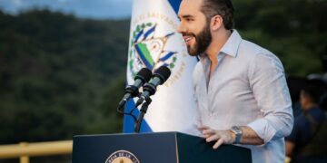 Presidente Bukele adelanta el pago de aguinaldos a empleados públicos