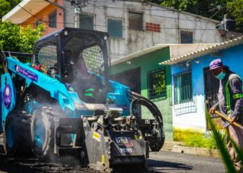 Alcaldía de Santa Ana Centro inicia trabajos de rehabilitación en calles de la colonia Contexa