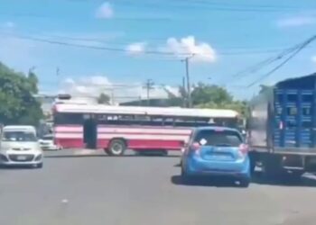 Conductor de la ruta 15 es sancionado por poner en riesgo a otros automovilistas en Ciudad Delgado
