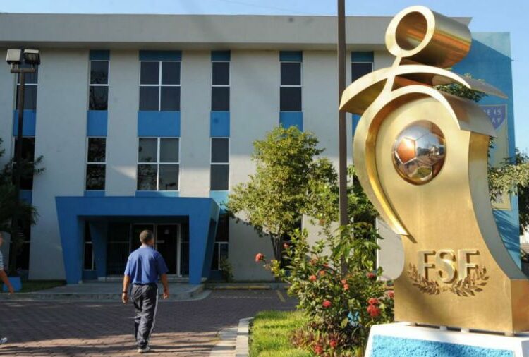 Yamil Bukele anuncia equipo de trabajo con el que buscaría dirigir la FESFUT