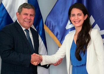 Revela vínculos del VAMOS, el partido de Claudia Ortiz con ARENA