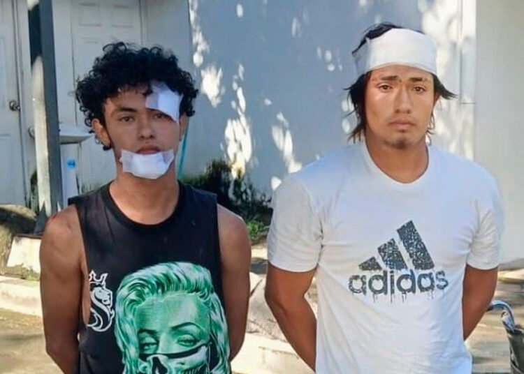 Dos jóvenes motociclistas en estado de ebriedad provocan accidentes y dejan tres personas lesionadas en La Paz