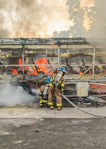 Todos los carriles de la carretera Panamericana fueron habilitados tras el incendio de un bus