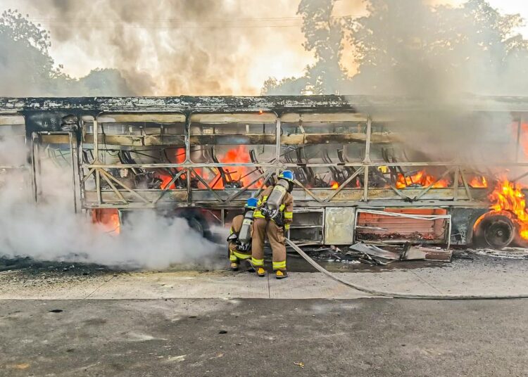 Todos los carriles de la carretera Panamericana fueron habilitados tras el incendio de un bus