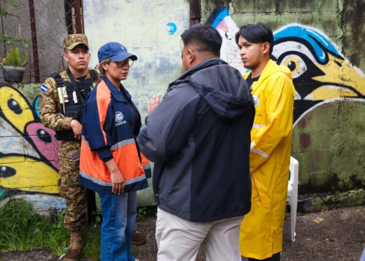 Alcaldía refuerza atención en Ciudad Delgado tras derrumbe mortal provocado por las lluvias