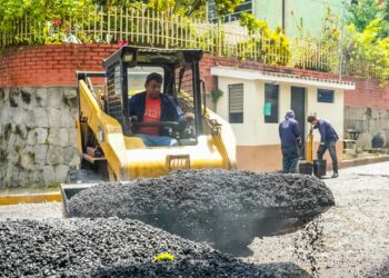 Avanzan los trabajos de recarpeteo en la colonia La Mascota