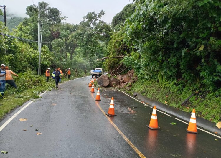 FOVIAL responde de forma inmediata ante derrumbe en carretera a Panchimalco